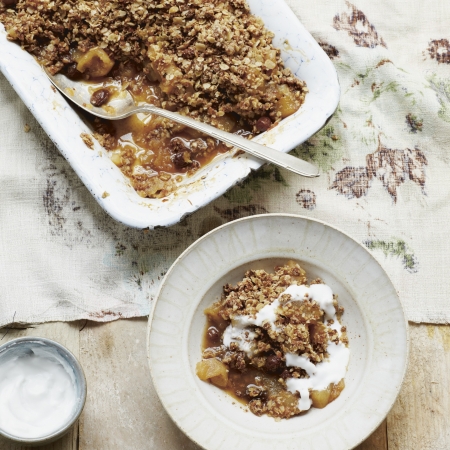 deliciously ella's winter-spiced pear and apple crumble - red online deliciously ella's winter-spiced pear and apple crumble - red online